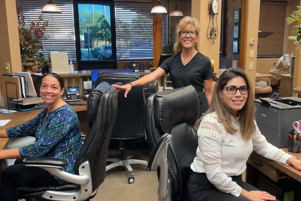 avondale-dentist-gentle-family-dentistry-operations-staff-slide