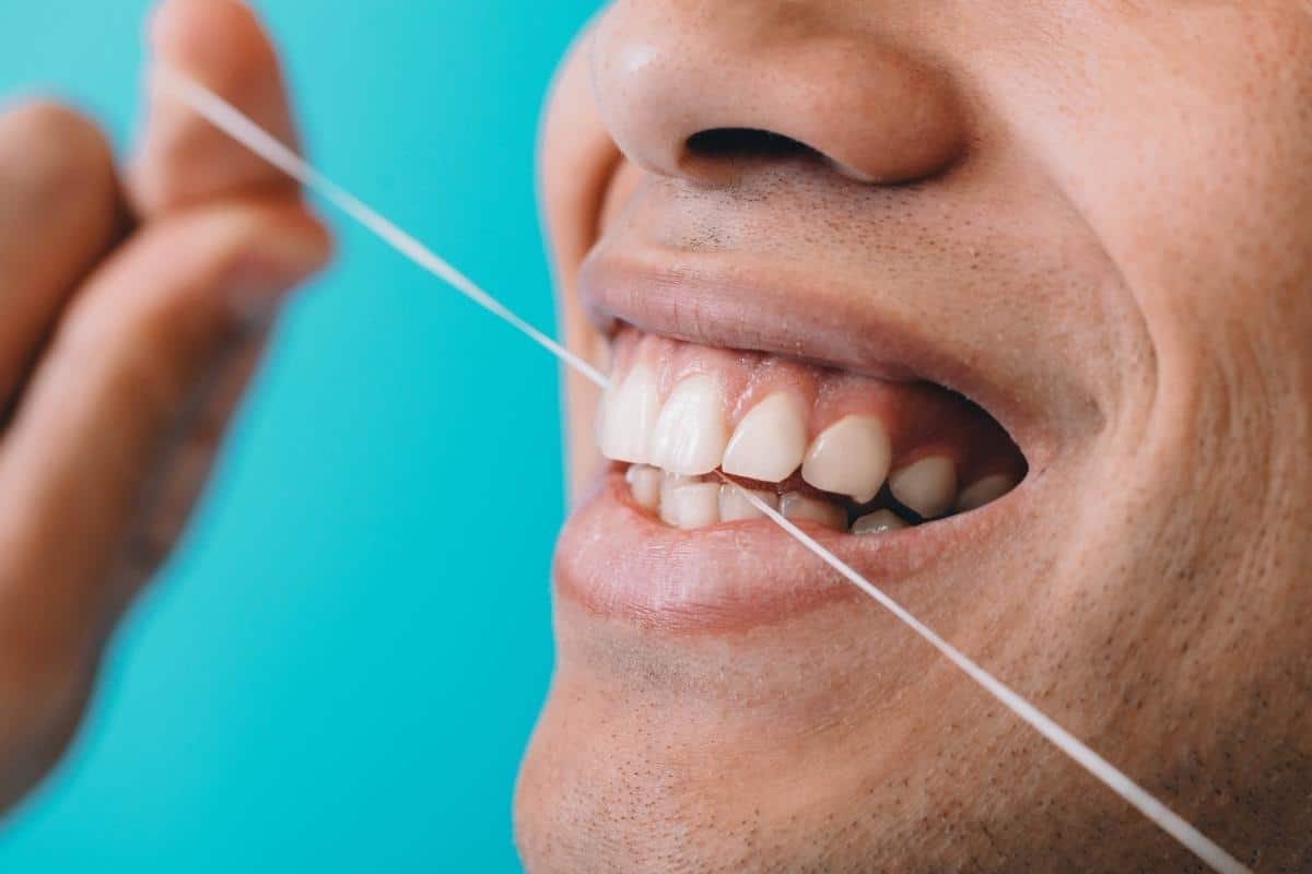 Featured image for “The Right Way To Floss Your Teeth”